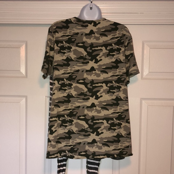 “Tickled Teal” brand mixed-pattern (camo/stripe) top with tie, size L - Picture 3 of 8